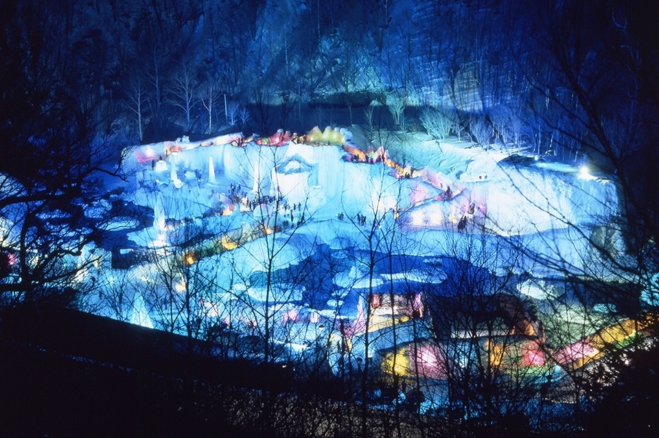 冬ならではの絶景や札幌・支笏湖・層雲峡3つの冬の祭典とオホーツク流氷体験！さっぽろ雪まつりと流氷砕氷船ガリンコ号3日間【HIS九州（福岡空港）発】